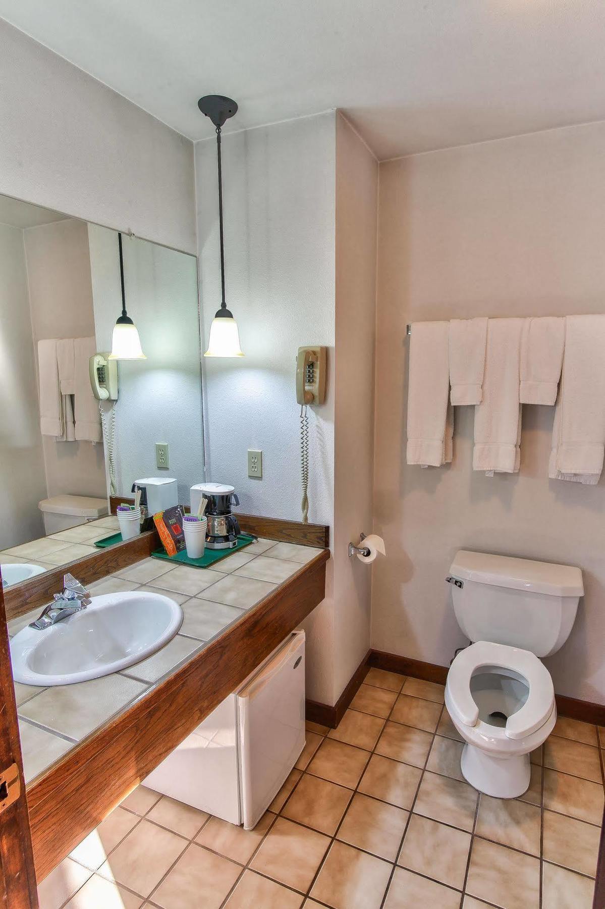 אנאקורטס Islands Inn מראה חיצוני תמונה