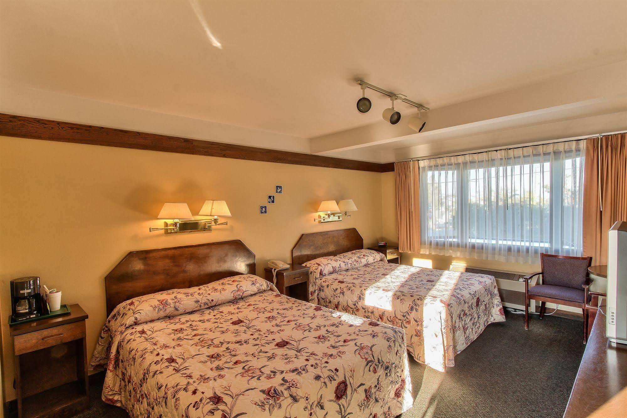 אנאקורטס Islands Inn מראה חיצוני תמונה